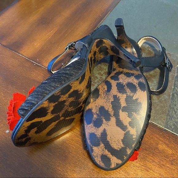 Bettie Page Shoes Ellie size 6 red flower heels - Picture 4 of 5